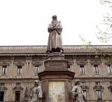 The statue of Leonardo Da Vinci