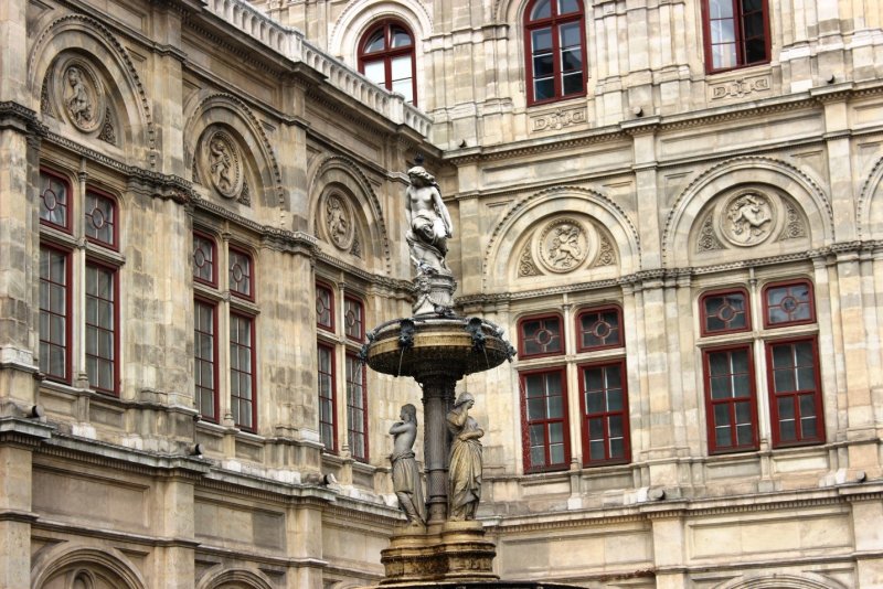 Details on Vienna Opera House