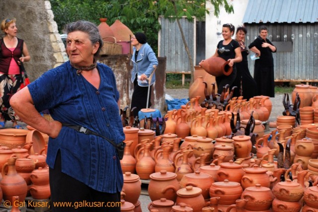 Selling pottery at the road resting area