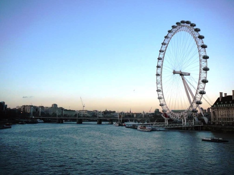 Sunrise around the London Eye