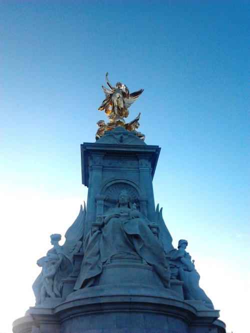 Detail from the statue with The Queen