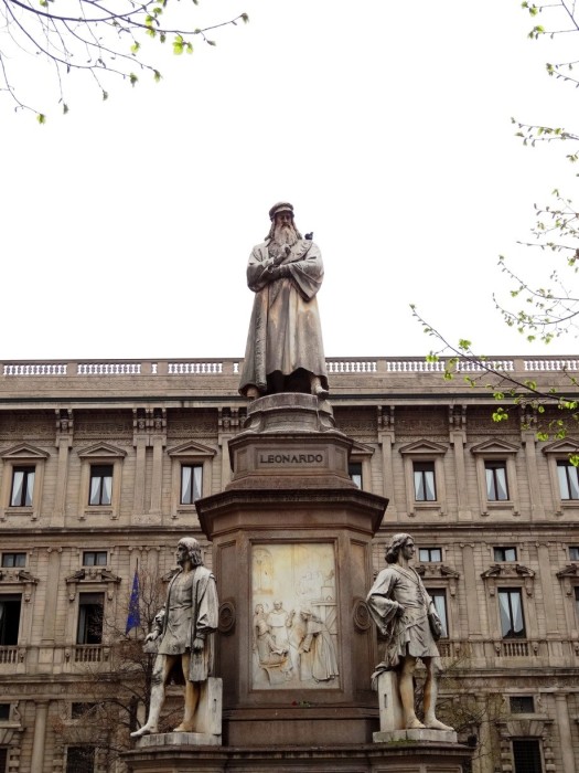 The statue of Leonardo Da Vinci