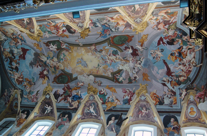 The fresco on the cathedral’s ceiling was painted by Giuglio Quaglio.