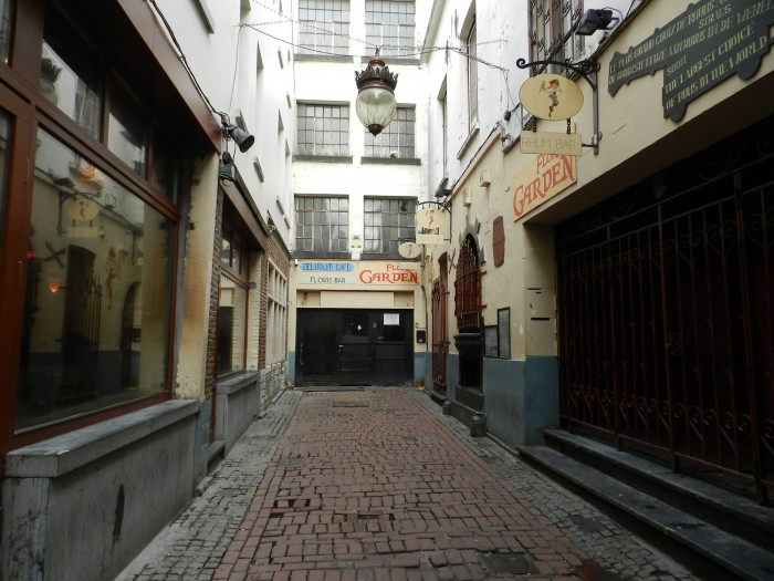 Empty street of Jeanneke Pis