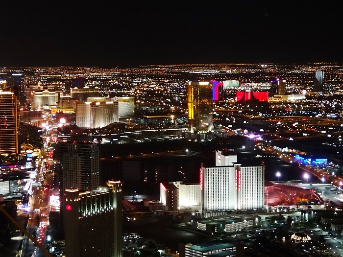 One of the best things to do in Las Vegas - observing the famous Strip from above