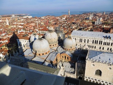 A sunny winter day in Venice