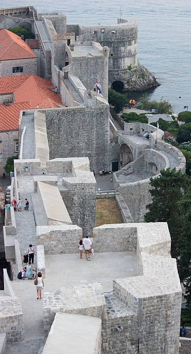 Majestic walls, sight from the Minčeta fort towards the Pile Gate in the west and the Bokar fort by the sea