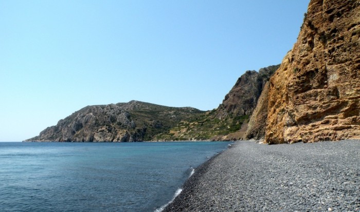 The black beach – Mavros Gyalos